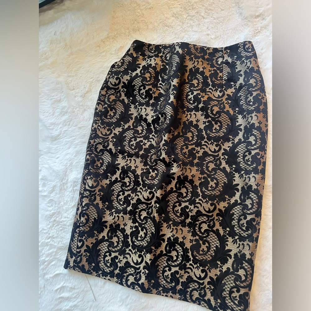 Pre-loved Worthington Skirt sz 6 
Camel with black overlay
Timeless /versatile